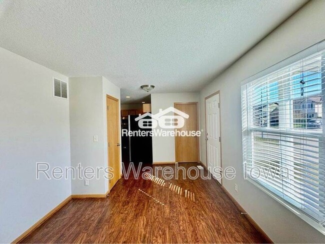 Building Photo - 9435 Red Sunset Dr