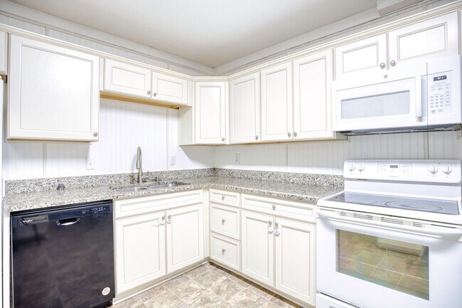 Building Photo - 2423 Shafer St