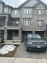 Building Photo - 115 S Creek Dr