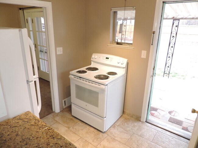 Foto del edificio - Montclair 2 Bedroom, 1 Bath Home (Availabl...