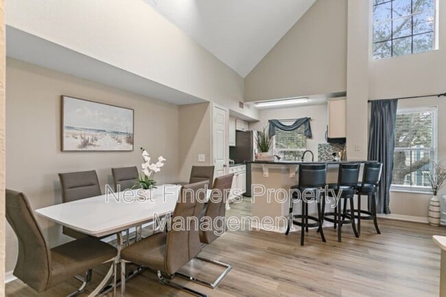 Building Photo - 13703 Richmond Park Dr N
