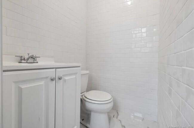 Foto del edificio - 111 Elmwood Pl