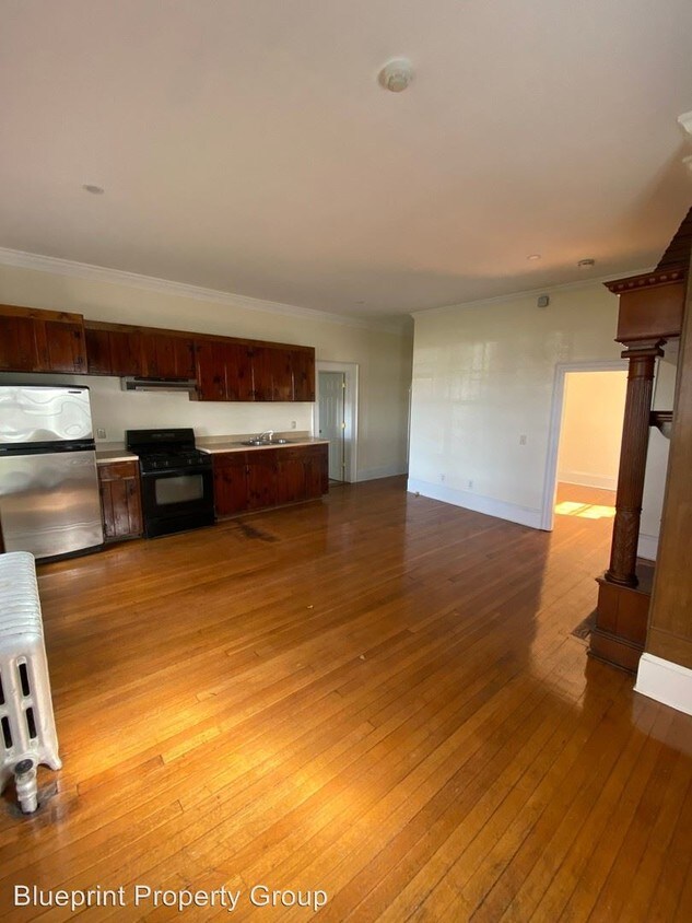 Primary Photo - 20 E Housatonic St