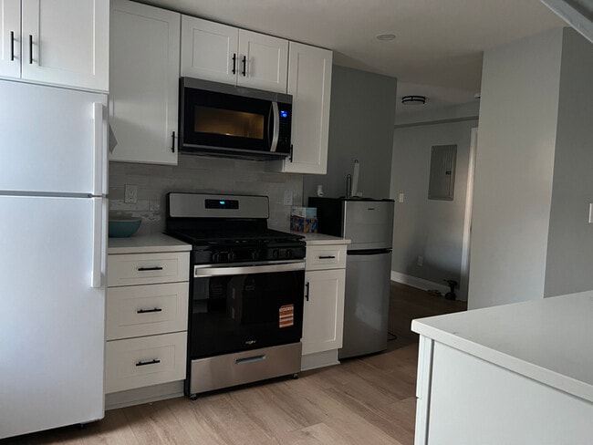 Building Photo - 58 Maple St