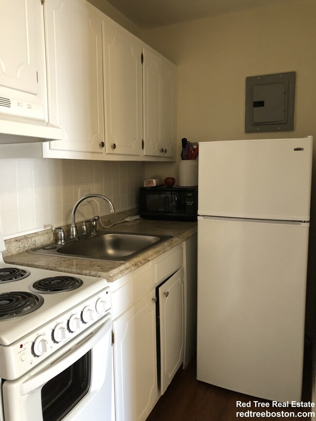 Photo - 176 N Beacon St Apartment