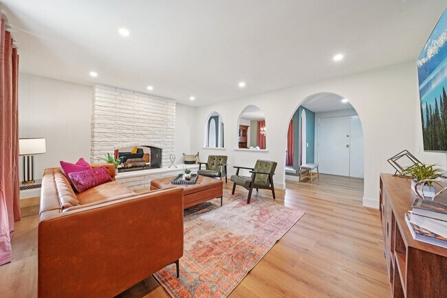 Foto del edificio - 1500 Country Club Dr