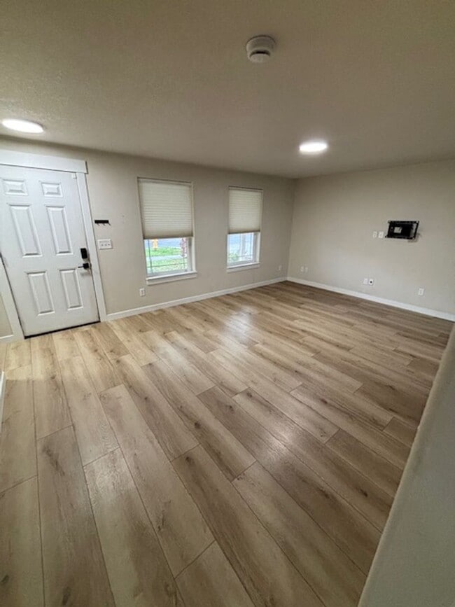 Building Photo - 3 Bedroom 2.5 Bath Newberg OR