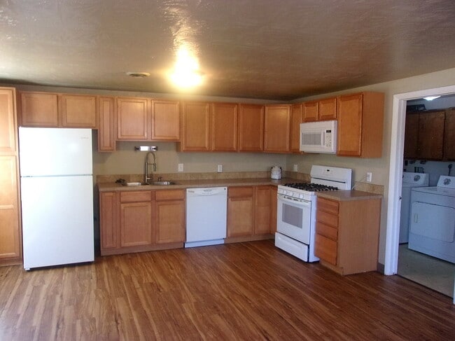Building Photo - 6521 Kyle Ave