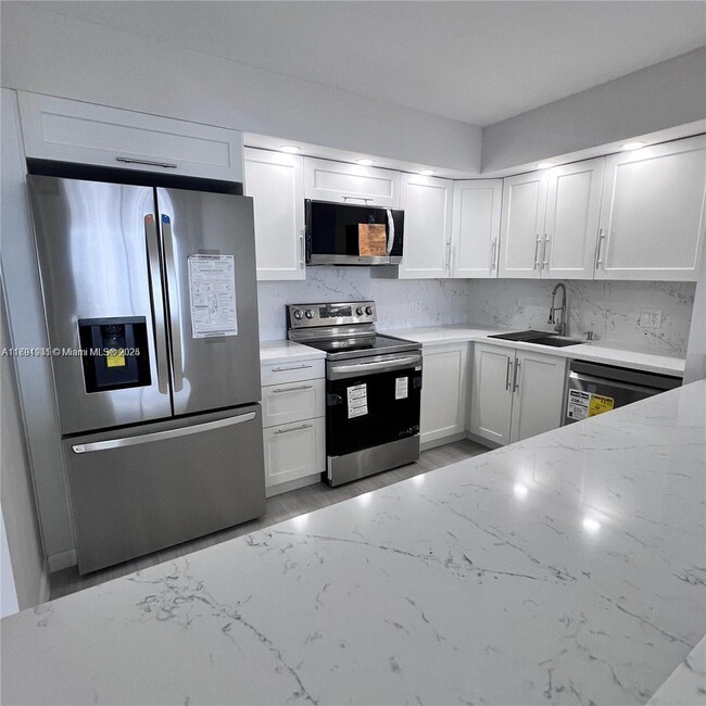 Foto del edificio - 2801 NE 183rd St