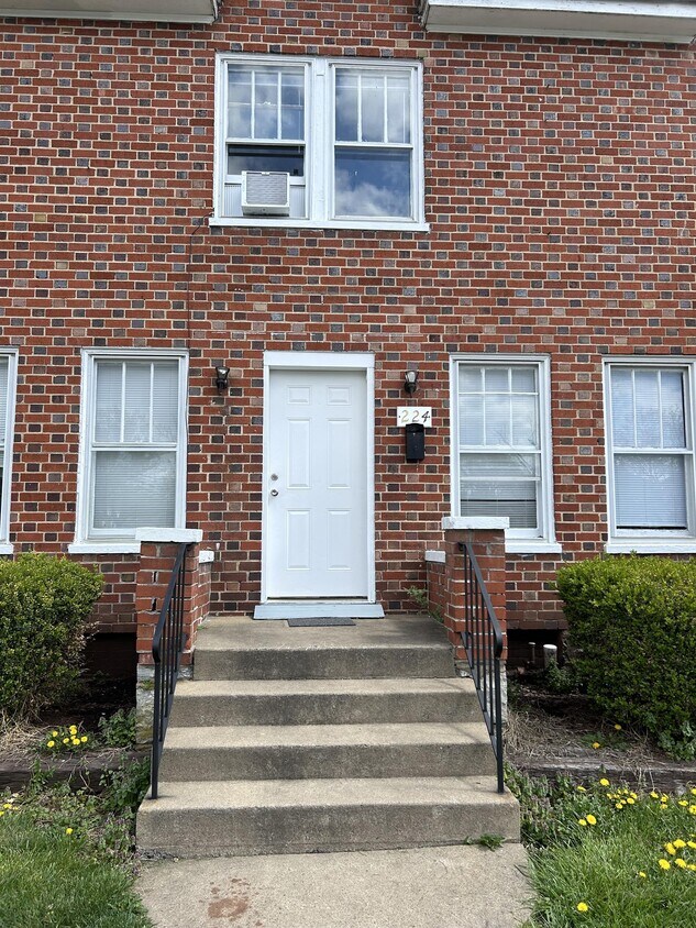 Primary Photo - 224 East St