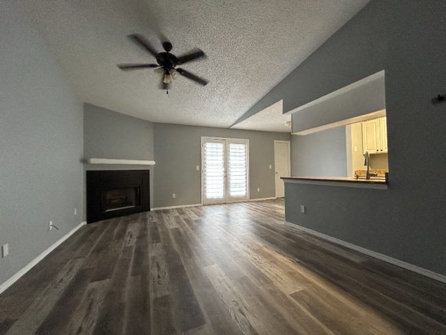 Building Photo - 2550 N Alafaya Trail