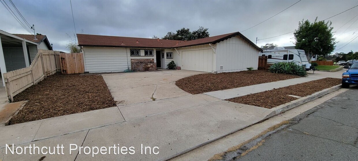Foto principal - 3 br, 2 bath House - 4947 Mt. Ashmun Dr.