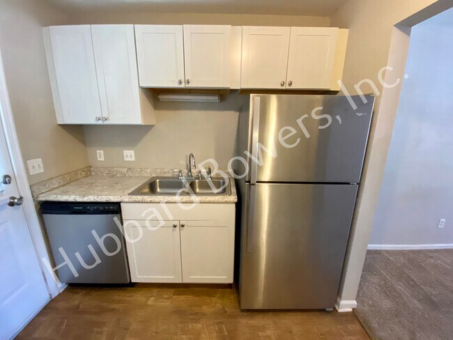 Building Photo - 108 Westpointe Ct