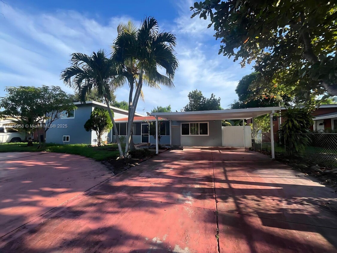 Primary Photo - 1330 NE 203rd St