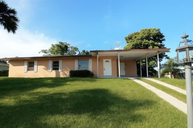 Foto del edificio - 2283 Howland Blvd