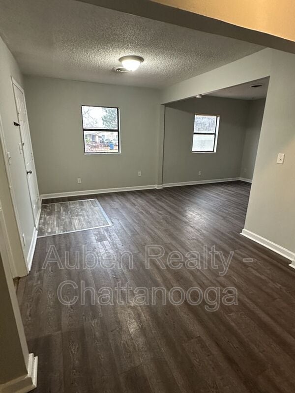 Foto del edificio - 105 Hunt Ave