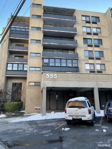 Foto del edificio - 555 Gorge Rd