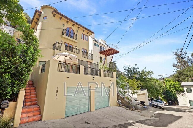 Foto del edificio - 9842 Portola Dr