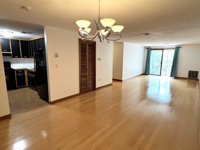 Building Photo - 116 Bluestone Dr
