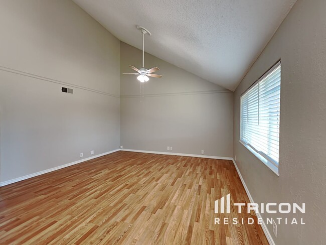 Building Photo - 2239 Fremont Ct