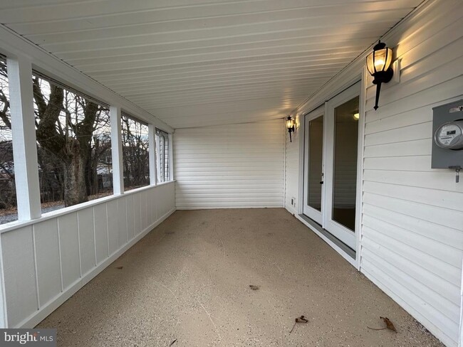Building Photo - 2266 Henshaw Rd