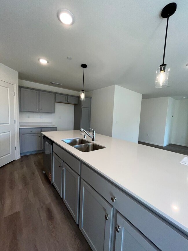 Foto del edificio - Brand new built! Available Now!