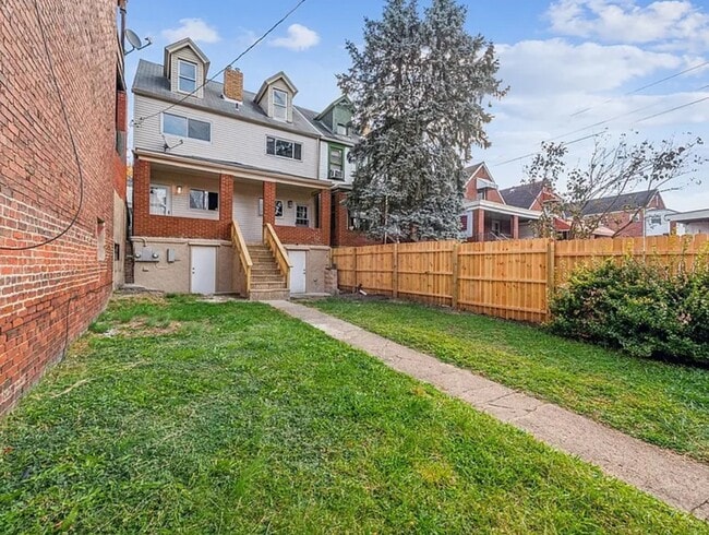 Foto del edificio - 815 Monongahela Ave