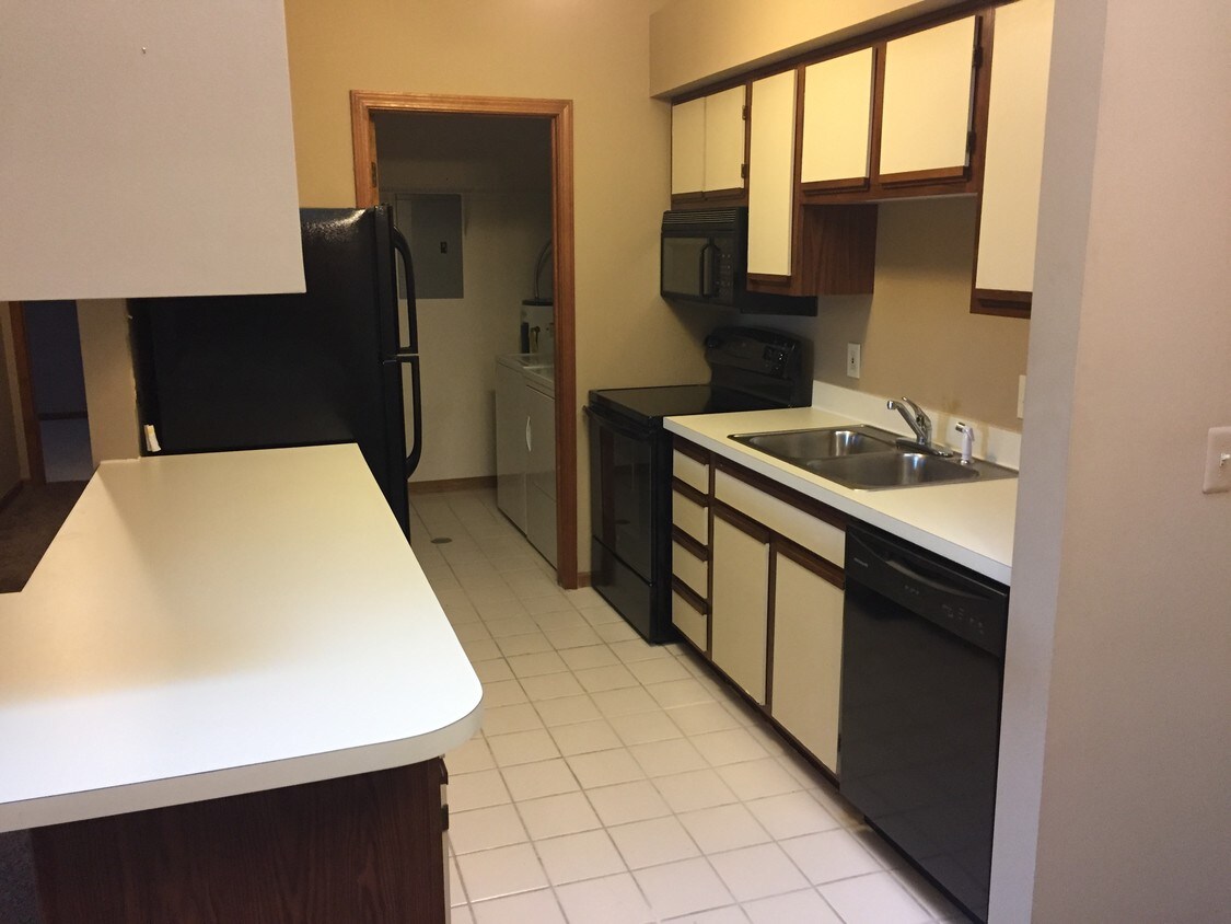 kitchen - 1515 Harbour Ct