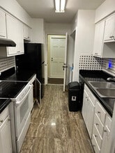 Building Photo - 54 Le'Parc Fountaine Parc