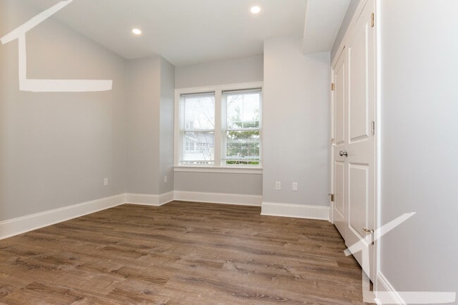 Foto del edificio - 120 Kenrick St