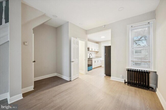 Building Photo - 5517 Jane St