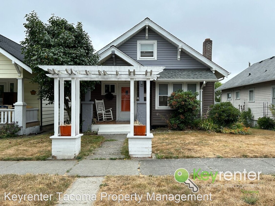 Primary Photo - 3 br, 1 bath House - 830 N Fife St