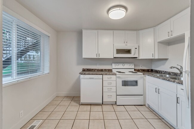 Building Photo - 2105 E 3300 S