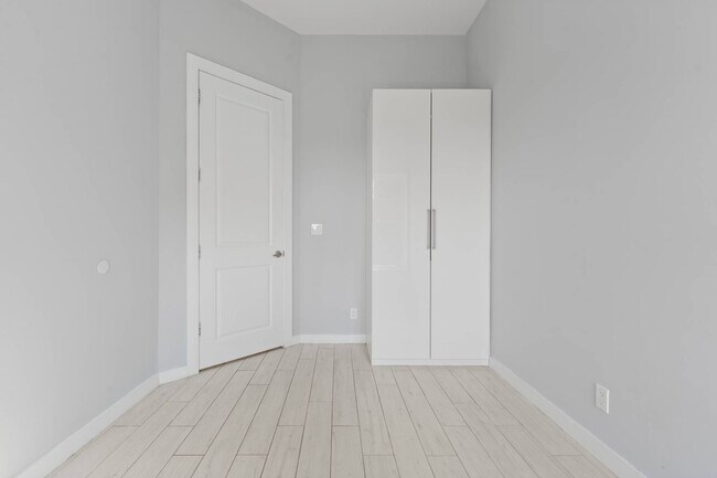 Foto del edificio - 560 Riverdale Ave