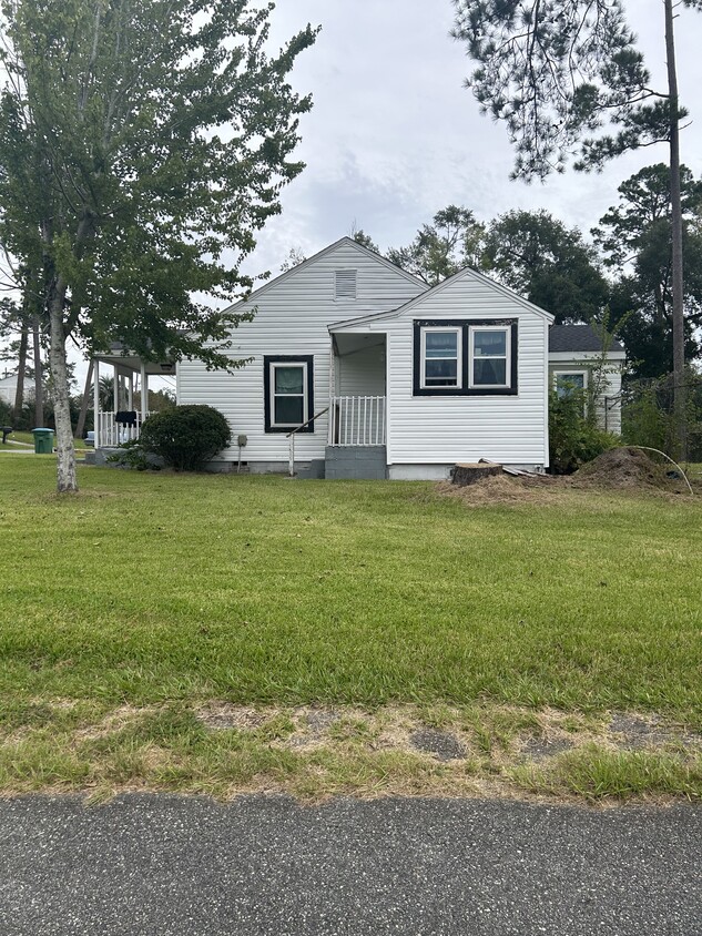 Building Photo - 600 Satsuma Rd