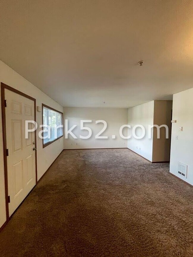 Foto del edificio - 2 bedroom 1 bathroom Condo in North Tacoma!