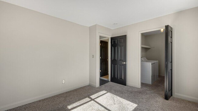 Foto del edificio - Sunrise Lincoln Apartments