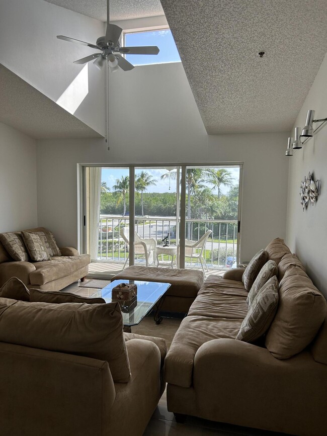 Foto del edificio - 4444 NE Ocean Blvd