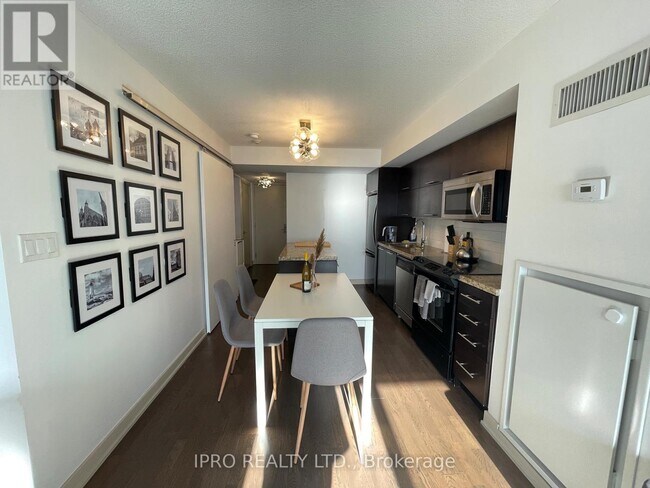 Photo du bâtiment - 126 Simcoe St