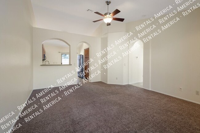 Building Photo - 3051 S Eugene