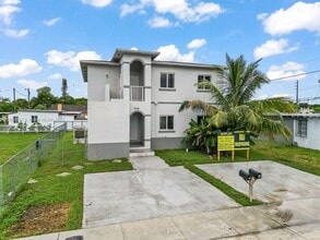 Building Photo - 1514 NW 5th Ave