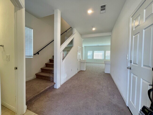 Building Photo - BEAUTIFUL 5 BED 3.5 BATH 3 FLOORS 2 CAR GARAGE SINGLE FAMILY HOME W/ LARGE LOFT & BACKYARD FOR RENT!