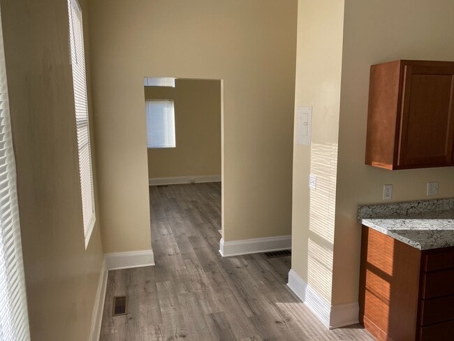 Building Photo - 642 Philadelphia St