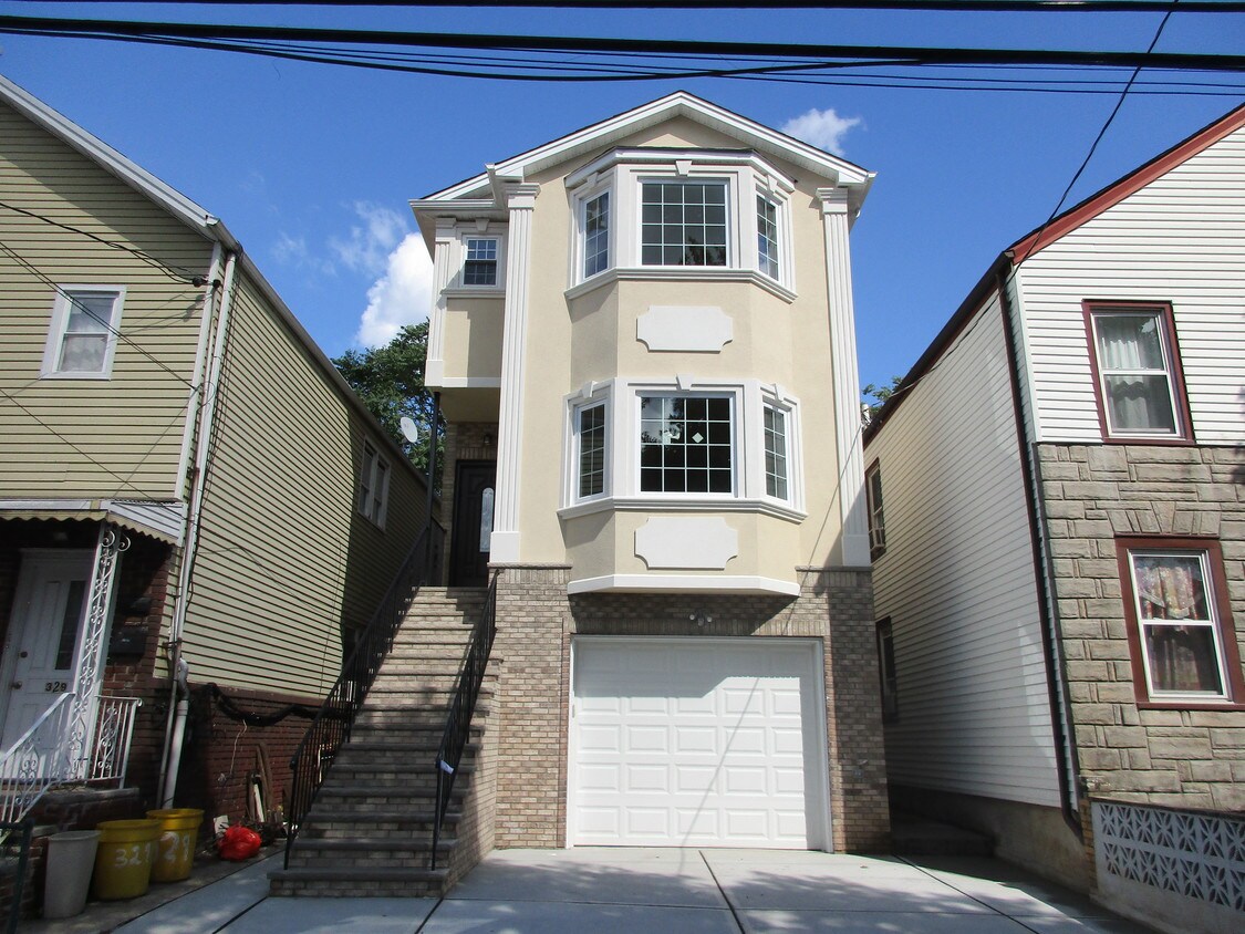 Foto principal - 327 John St