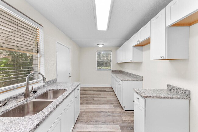 Foto del edificio - 3507 Broadway Ave