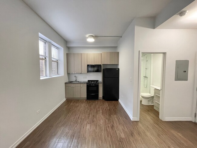 Building Photo - 5051 N Kenmore Ave