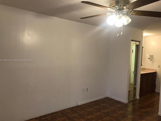 Building Photo - 1 bedroom in North Miami FL 33162