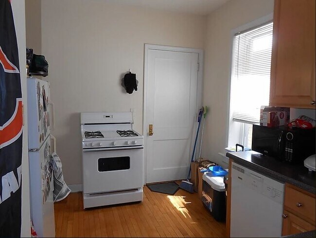 Foto del edificio - 2317 N Greenview Ave