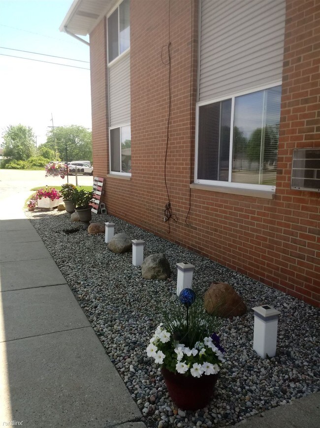 Foto del edificio - 420 W Grand River Ave