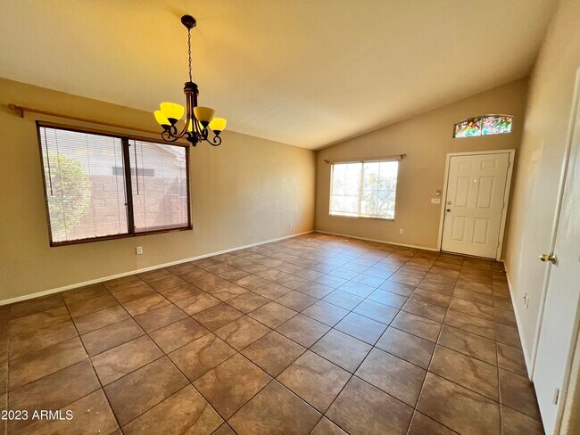 Building Photo - 2810 S Los Altos Pl